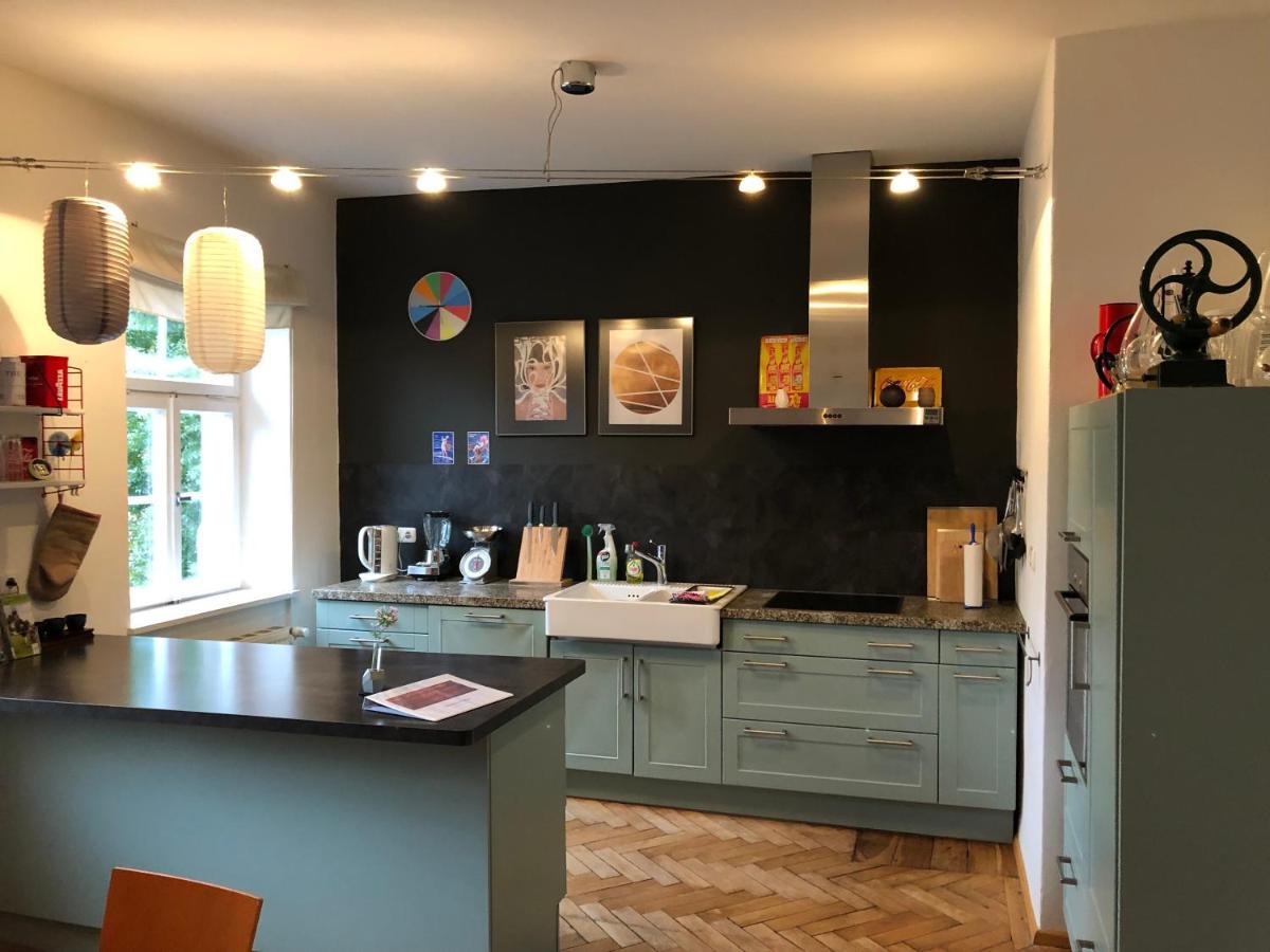 Haus Mit Geschichte In Apartment