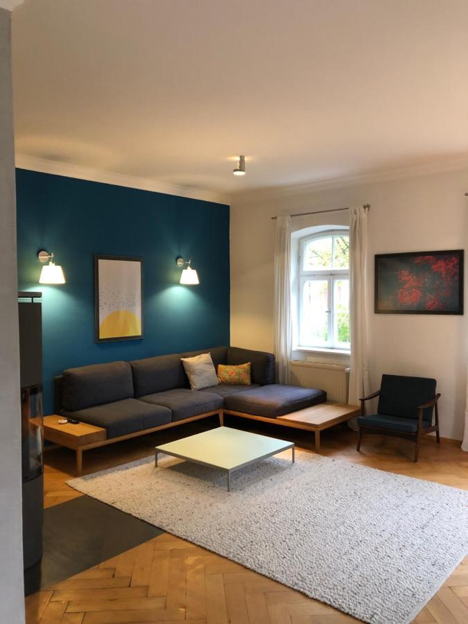 Haus Mit Geschichte In Apartment Mahring