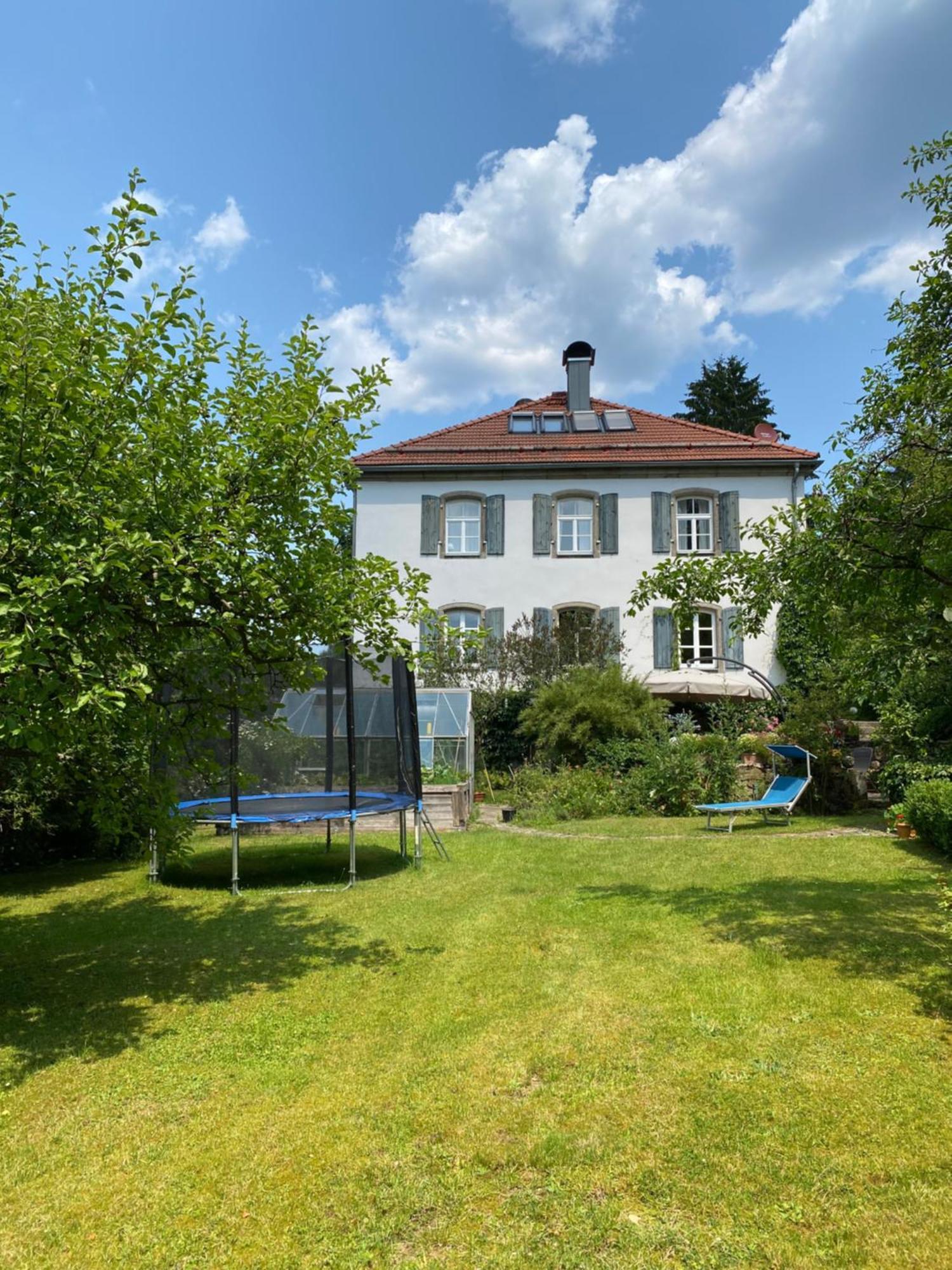 Haus Mit Geschichte In Apartment Mahring